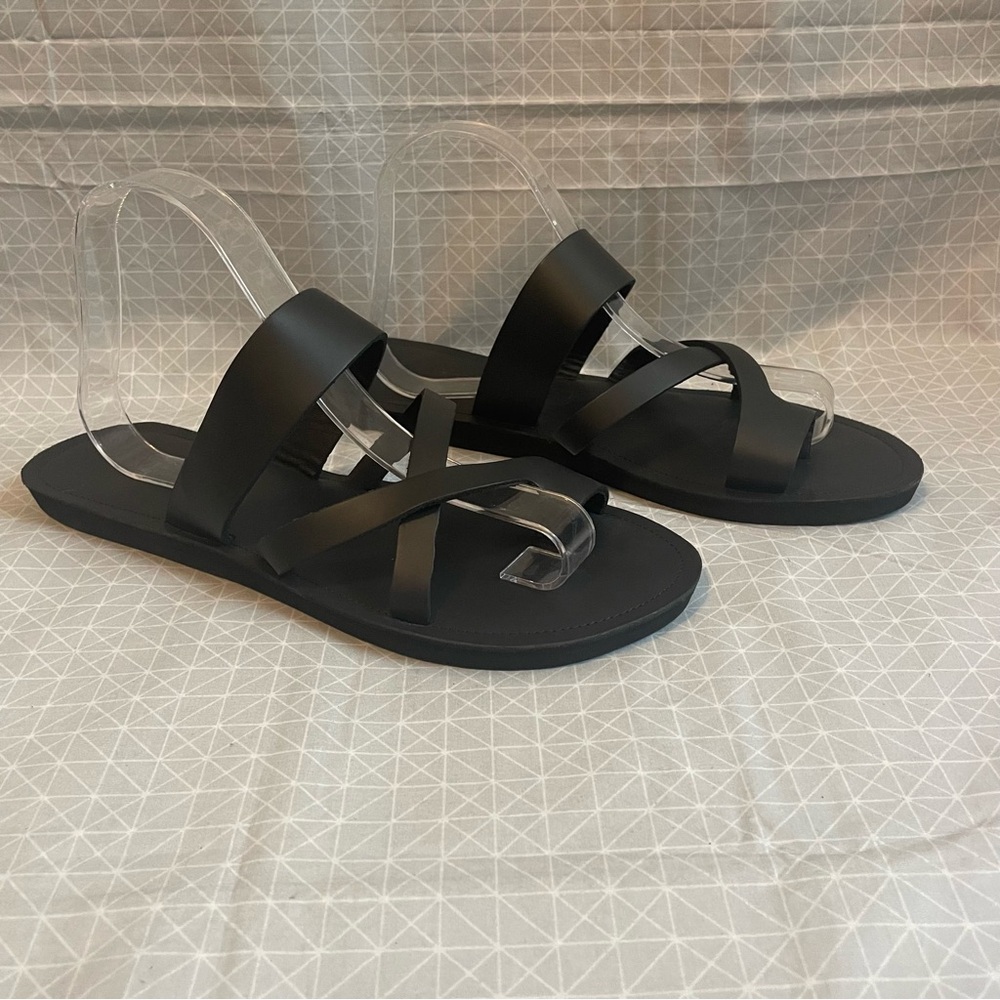 IKwetta Toe Cross Strap Sandals in Black Leather 42